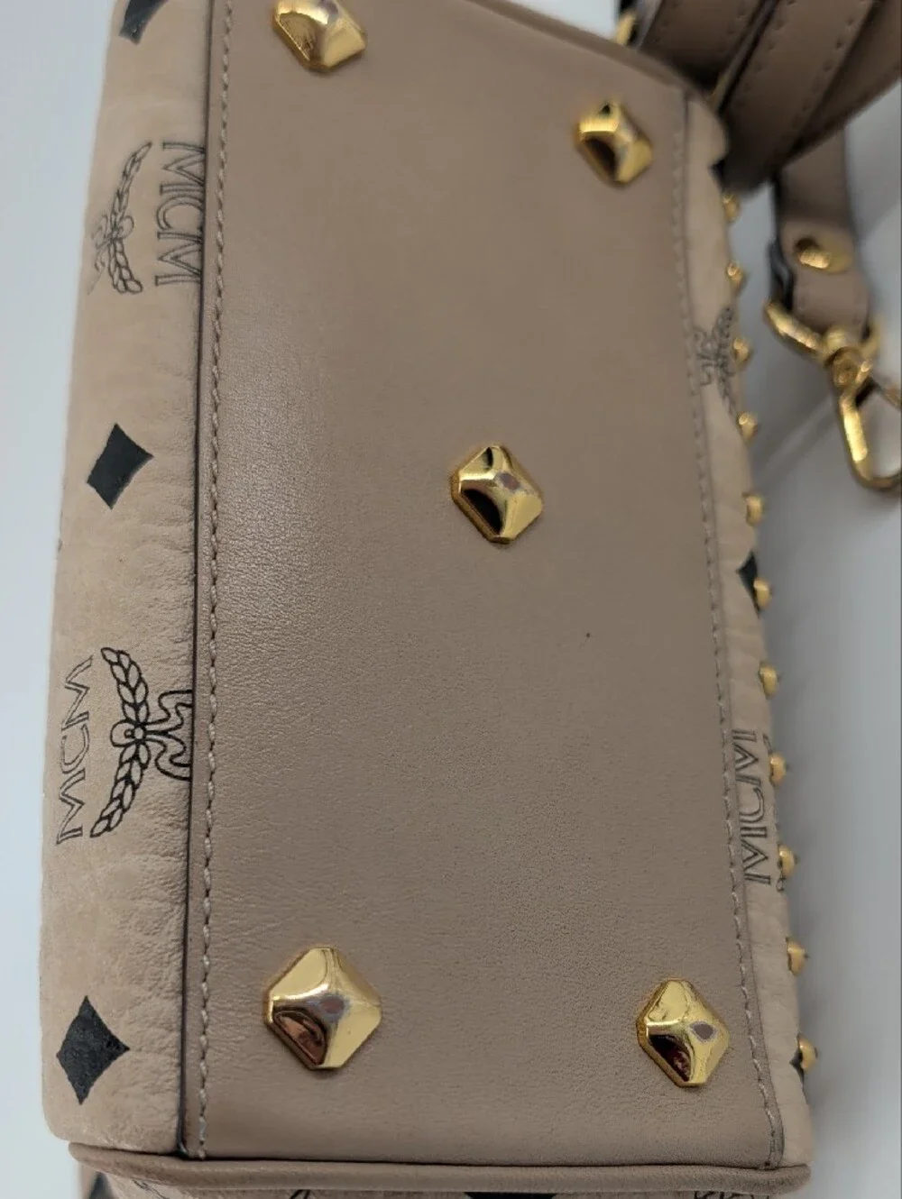 MCM top handle